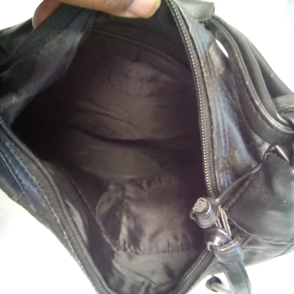 Vintage Black Leather Bag with Brown and Gold Accents - Picture 4 of 4